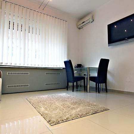 City Centre Apartment Novi Sad Buitenkant foto