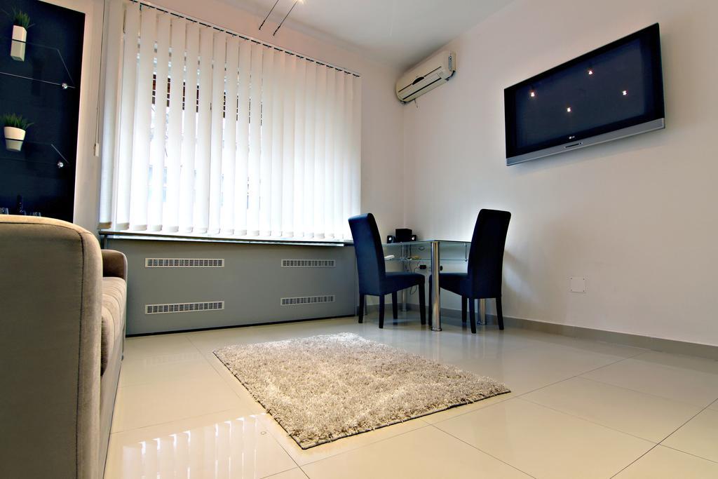 City Centre Apartment Novi Sad Buitenkant foto