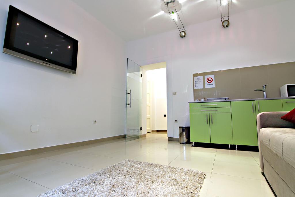 City Centre Apartment Novi Sad Buitenkant foto