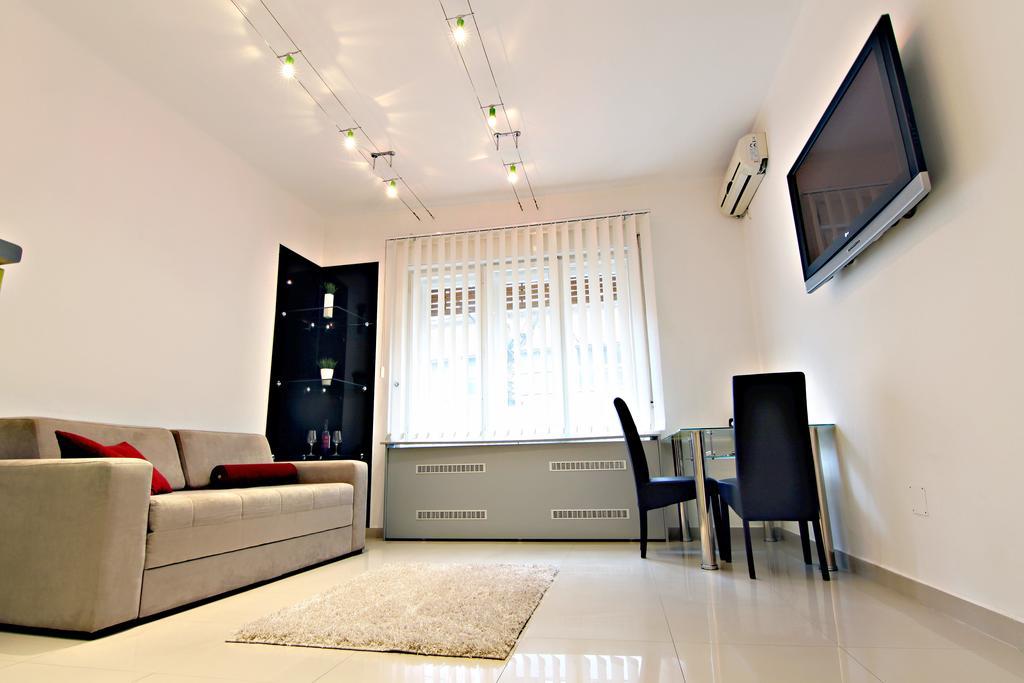 City Centre Apartment Novi Sad Buitenkant foto
