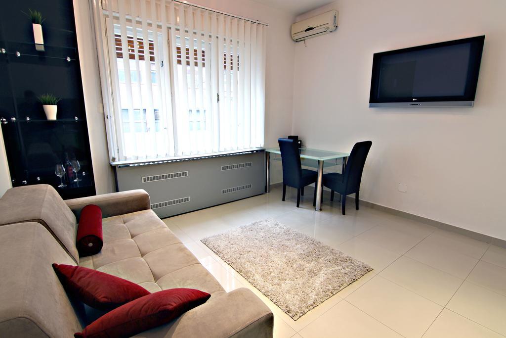 City Centre Apartment Novi Sad Buitenkant foto